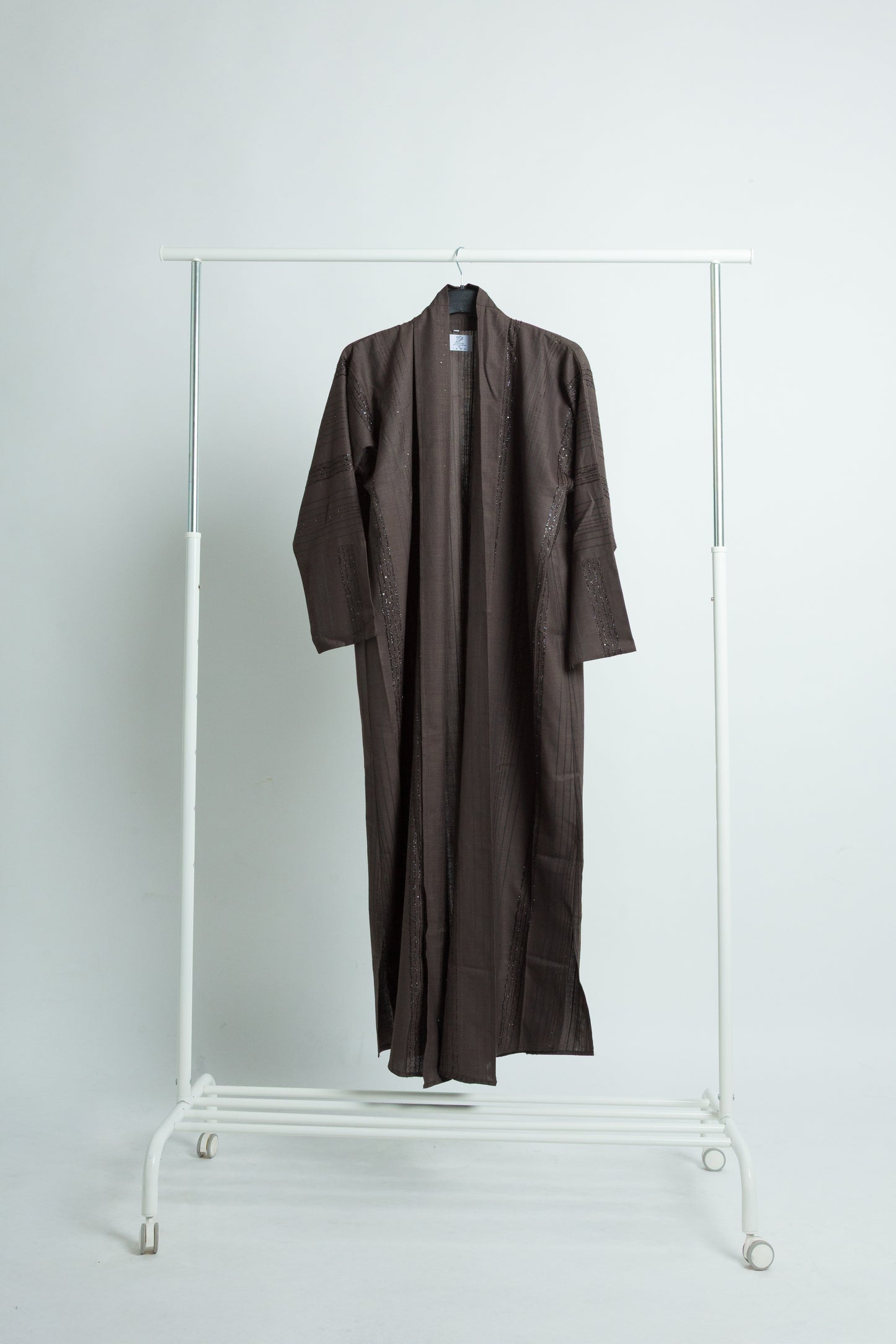 "Chocolate-Colored Abaya – A Soft Touch for an Elegant Look"