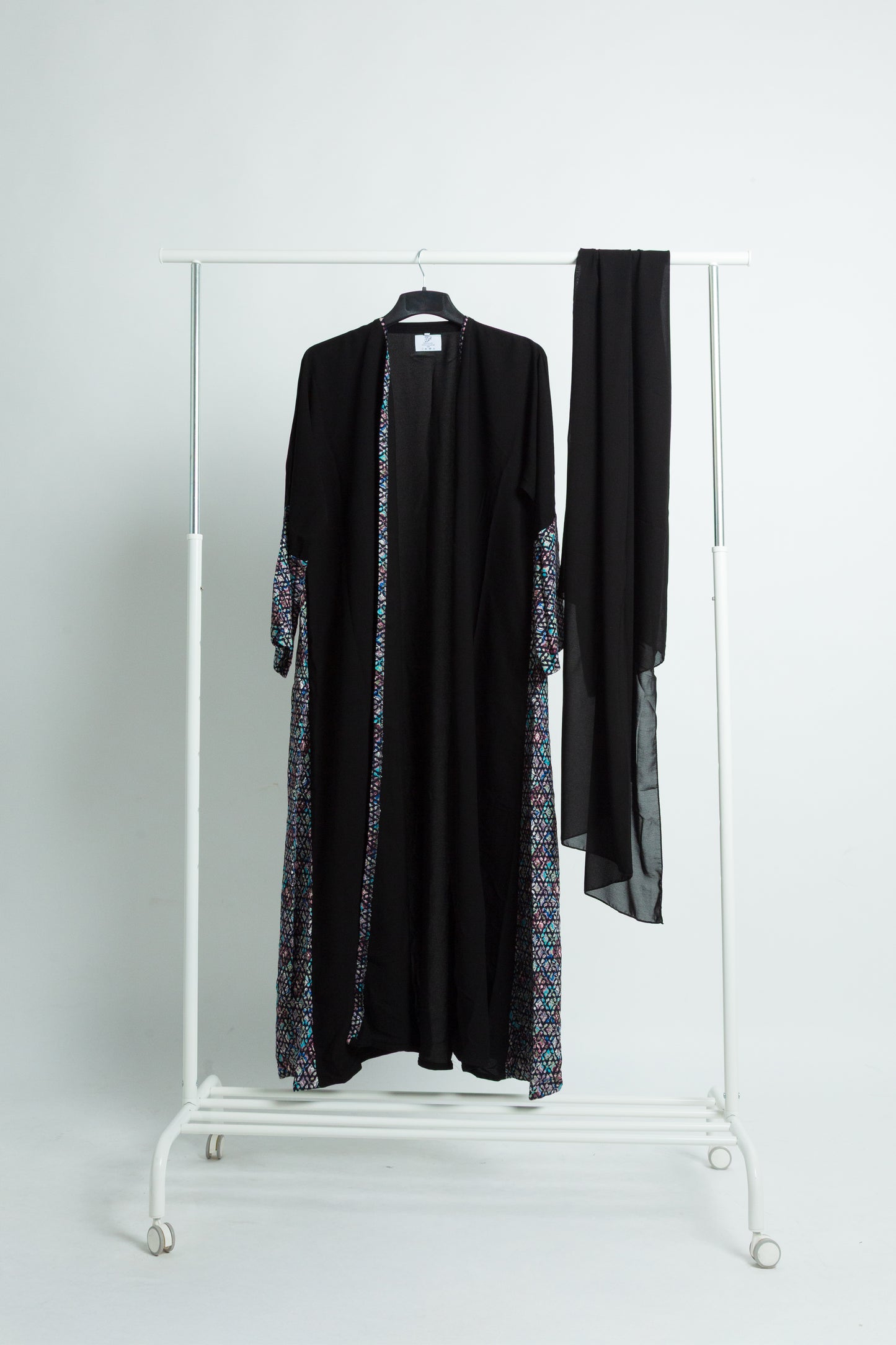 "Authentic Elegance" Abaya – Where Simplicity Meets Sophistication