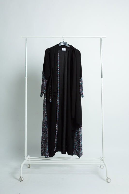 "Authentic Elegance" Abaya – Where Simplicity Meets Sophistication